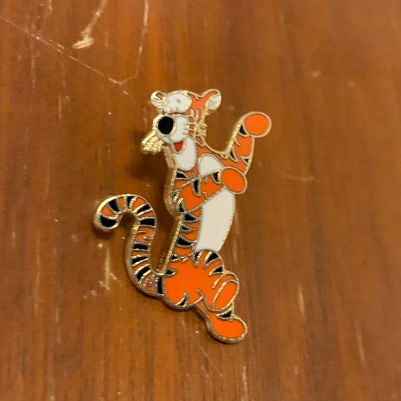 Disney Tigger Pin - Picture 4 of 4
